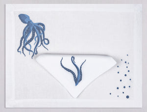 White linen placemat and napkin set embroidered with a blue octopus, 100% European linen, handcrafted by Plein Soleil.