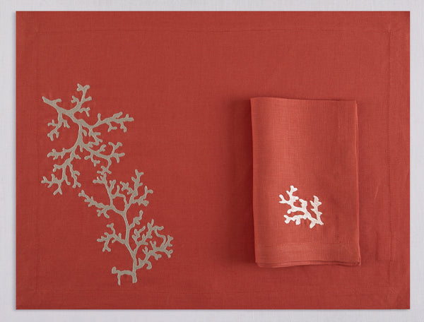 Red linen placemat and napkin set embroidered with beige corals, 100% European linen, handcrafted by Plein Soleil.